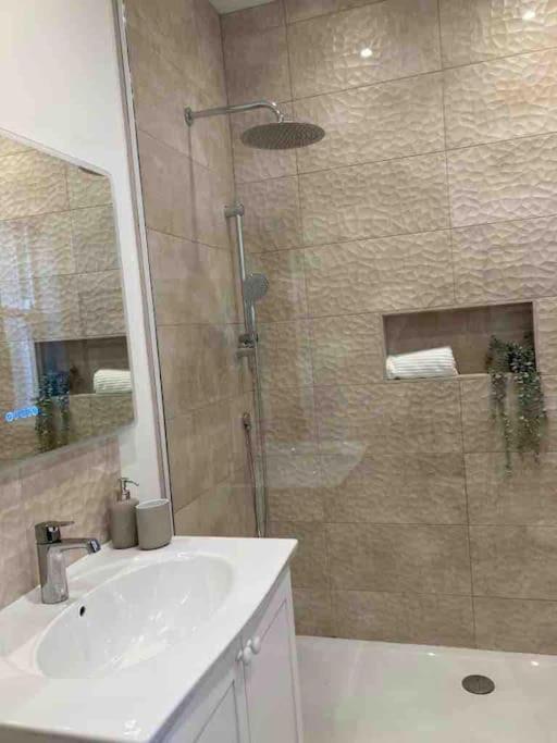 Garden Apartment, Central Harrogate With Parking Екстер'єр фото