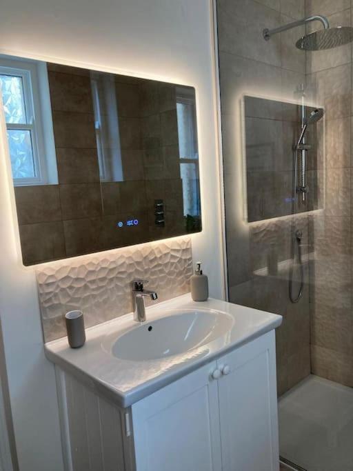 Garden Apartment, Central Harrogate With Parking Екстер'єр фото