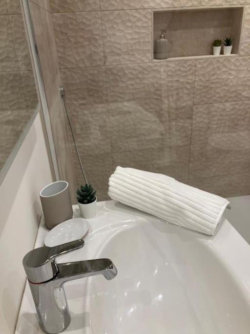 Garden Apartment, Central Harrogate With Parking Екстер'єр фото